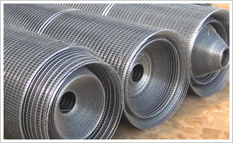 大丝电焊网，又称大丝径电焊网，相比于小丝径电焊网，它一般是90丝-200丝（丝径0.9mm-2mm），种类一般包括：一英寸电焊网、二英寸电焊网、四英寸电焊网等。材质：优质低碳钢丝，镀锌丝，冷拔丝网孔：